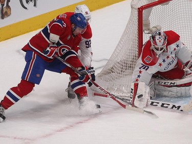 Montreal Canadiens' Alex Galchenyuk, with Washington Capitals' Evgeny Kuznetsov, get in close with puck, on Washington Capitals goalie Braden Holtby during third period NHL action in Montreal on Saturday, January 31, 2015.