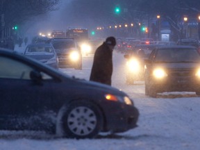 MONTREAL, QUE.: FEBRUARY 8, 2015 --  Traffic along Papineau boulevard during a snow storm in Montreal, Sunday February 8, 2015. 
(Vincenzo D'Alto / Montreal Gazette)