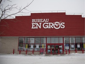 MONTREAL, QUE.: FEBRUARY 21, 2015 -- The shopping plaza on Jean Yves street in Kirkland has many vacant lots, and the Bureau en Gros is closing their operations there,  in Montreal, Saturday February 21, 2015.  (Vincenzo D'Alto / Montreal Gazette)