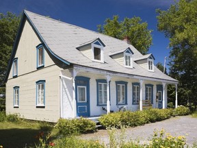 Built in 1810, the facade and sides of the house are interspersed with many windows. A rarity for the times, because glass back then was expensive and not a good insualtor against the cold.