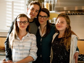 (Left to right) Jade Charbonneau (Romy Lapointe), Antoine Pilon (Émile Lapointe), Macha Grenon (Nathalie Lapointe), Marguerite Bouchard (Léa Lapointe) in the Radio-Canada series Nouvelle adresse.