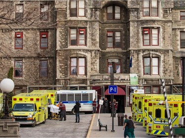 Patients are brought to ambulances as they get ready to be moved from the Royal Victoria hospital to MUHC Glen campus on the hospital's moving day in Montreal on Sunday, April 26, 2015. (Dario Ayala / Montreal Gazette)