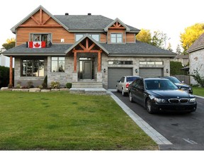 House at 601 Lakeshore Rd. in Beaconsfield that  was once owned by Sûreté de Québec officer Peter De Castris.