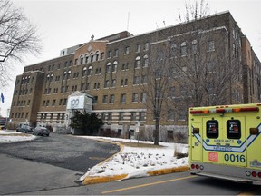 An ambulance pulls up to the emergency department of the Lachine Hospital.