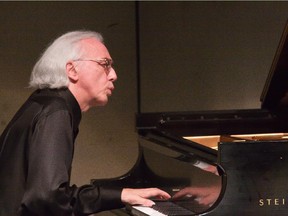 André Laplante's playing was bright and upfront in Grieg’s Piano Concerto at Salle Wilfrid-Pelletier on Sunday.