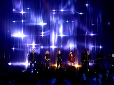Recording artists Jimi Westbrook, Kimberly Schlapman of Little Big Town, Faith Hill and Karen Fairchild and Phillip Sweet of Little Big Town perform onstage during the 2015 Billboard Music Awards at MGM Grand Garden Arena on May 17, 2015 in Las Vegas, Nevada.