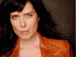 In This Life, Torri Higginson plays a well-known journalist who learns she doesn’t have long to live. The role was originated by Macha Grenon in Nouvelle adresse.
