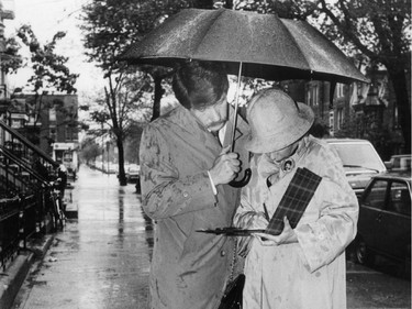 Jean Doré and Kathleen Verdon, vice-president of MCM, look through listings during door-to-door campaigning on May 24, 1984.