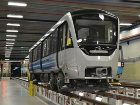 The STM is running the new AZUR trains through the tunnels to test their systems such as braking, acceleration, ventilation, noise control, video surveillance and automatic announcements. Most of the tests are being conducted at night when the métro is closed. The STM is using 1,500 sandbags in the cars to simulate the weight of passengers.