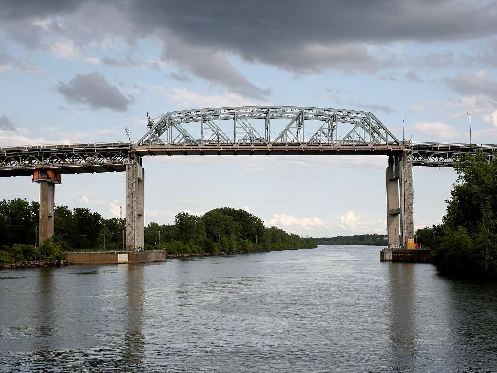 Mercier Bridge open following second overnight protest | Montreal Gazette