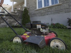 Should the mowing of lawns be restricted to specific hours of the day?