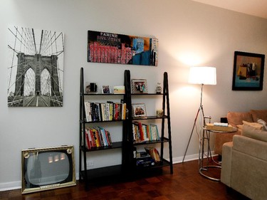 A large photograph of the Brooklyn Bridge is featured on the wall. Shore lived and worked in New York city for one year.