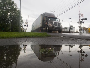 A truck passes over a level crossing in St-Clet.