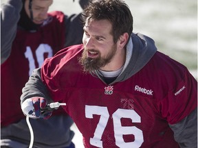 MONTREAL, QUE.: NOVEMBER 21, 2014 -- Scott Paxson, gets some fluids during the Alouettes practice on Friday November 21, 2014 at Molson stadium (Pierre Obendrauf / MONTREAL GAZETTE)