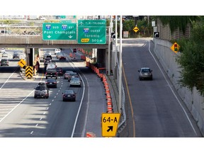 MONTREAL, QUE.: SEPTEMBER 9, 2014-- A motorist uses the newly opened exit 64-a for de Massioneauve blvd off highway 15, also know as the Decarie Expressway, in Montreal on Tuesday September 9, 2014.  (Allen McInnis / THE GAZETTE)  ORG XMIT: 50843