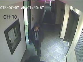 Security footage of men suspected of breaking into a Longueuil mall on July 7, 2015.