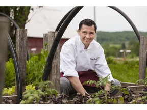Chef Ugo-Vincent Mariotti is offering dinner in the garden of his Eastern Townships inn.