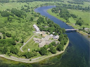 Le Manoir D'Youville, a two-star resort on Île Saint-Bernard in Châteauguay, is a paradise for both cyclists and lovers of water sports.