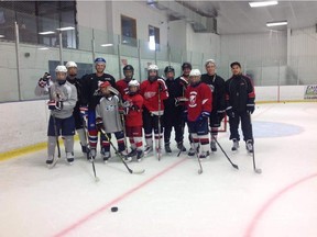 Canadiens forward Torrey Mitchell (third from left) surprised a group of young players by joining them during a hockey camp at Les 4 Glaces in Brossard on July 31, 2015.
