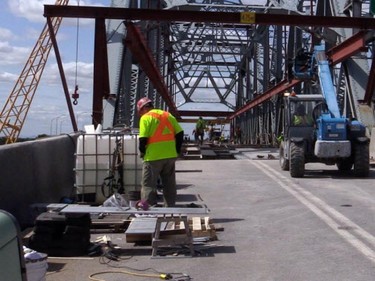 The Jacques Cartier and Champlain Bridge Incorporated (JCCBI) invited a few members of the media to participate in a special tour of the  Mercier Bridge's construction site on Wednesday morning.