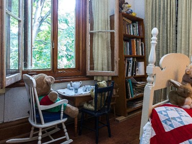 MONTREAL, QUE.: AUGUST 14, 2015 -- 86-year-old Bernie Kelly Goulem, in Beaconsfield, on Friday, August 14, 2015, will be holding an open house/vernissage of her art in the 1892 house in which she has lived since 1967.  (Dave Sidaway / MONTREAL GAZETTE)