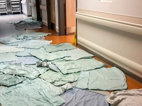Following a flood recently in one of the hallways of the MUHC Glenn site, housekeeping staff threw hospital bed pads on the floor to absorb some of the sewer water.