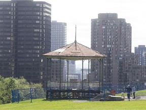 Gazebo on Mount Royal located next to the Montreal fire department headquarters will be named in honour of Mordecai Richler.