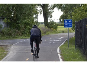A cyclist on a bike path in Varennes.