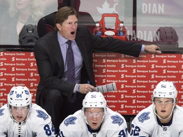 Toronto Maple Leafs' head coach Mike Babcock calls out instructions from the bench as his players face the Montreal Canadiens during first period NHL pre-season hockey action Tuesday, September 22, 2015, in Montreal.