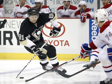 Phil Kessel (#81) of the Pittsburgh Penguins handles the puck during the game against the Montreal Canadiens at Consol Energy Center on October 13, 2015 in Pittsburgh, Pennsylvania.