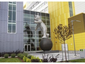 The large statue of a teddy bear stands in front of the St Jacques side entrance to the new Montreal Children's. Hospital. (Marie-France Coallier/ MONTREAL GAZETTE)