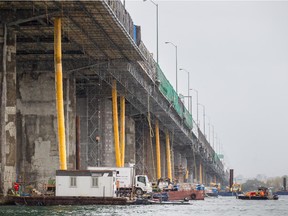 Construction work on the Champlain Bridge from Oct. 23 to Oct. 25 will mean only one is left open in each direction. Plan your travel accordingly.