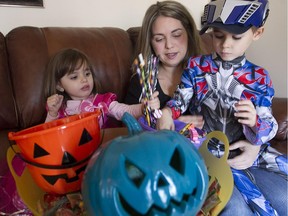 Carla Da Silva, with her two children: Adriana Di Criscio, left, and Christian DiCriscio. (Pierre Obendrauf / MONTREAL GAZETTE)