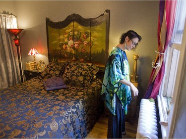 Stephanie Carrière in her bedroom.  (Phil Carpenter / MONTREAL GAZETTE)