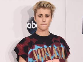Justin Bieber got grungy at the American Music Awards on Nov. 22, 2015.