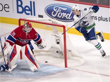 Vancouver Canucks right wing Adam Cracknell (24) scores the first goal on Montreal Canadiens goalie Mike Condon (39) during first period National Hockey League action Monday, November 16, 2015 in Montreal.