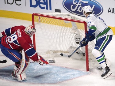 Vancouver Canucks right wing Adam Cracknell (24) scores the first goal on Montreal Canadiens goalie Mike Condon (39) during first period National Hockey League action Monday, November 16, 2015 in Montreal.