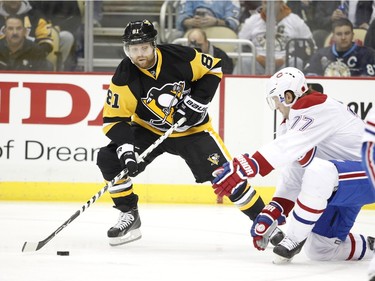 Phil Kessel of the Pittsburgh Penguins handles the puck in Pittsburgh on Wednesday night.