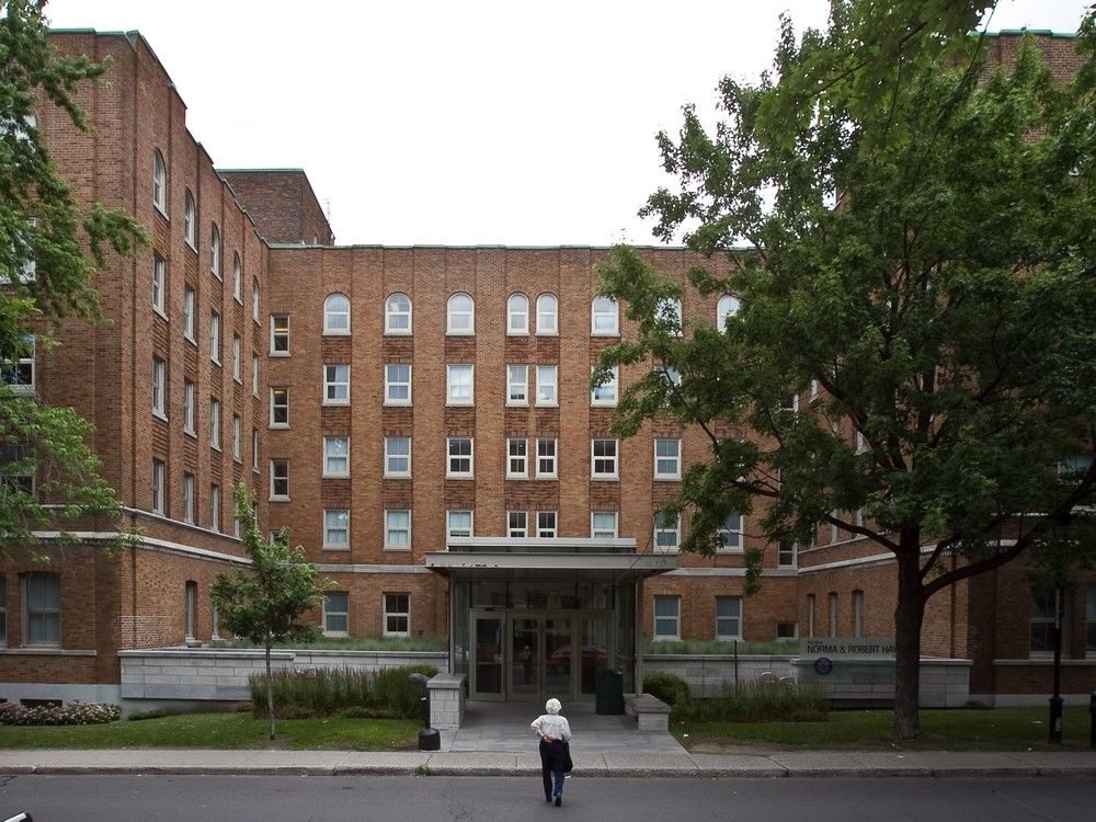 Sterilization Problem At St Mary S Hospital Damaged Instruments   Montreal Que July 13 2011 St Marys Hospital Which As 