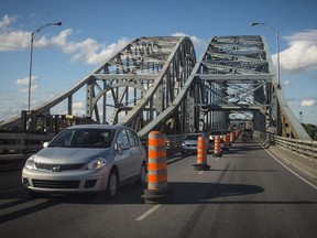 The northbound lane of the Mercier Bridge in 2014.