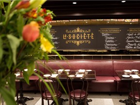 La Société's decor was always a draw. Having been given the Hollywood bistro treatment, it boasts a stained-glass ceiling, zinc bar, marble-topped service stations and wooden tables and chairs.