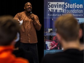 Former NFL player Alvin Powell pulls no punches when he visits a school to talk to students about drugs, alcohol and the mess they can make of your life. Powell spoke to students at John Abbott College in Ste-Anne-de-Bellevue, on Monday, November 9, 2015. (Dave Sidaway / MONTREAL GAZETTE)
