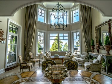 Elegant sitting areas with floor to ceiling windows. (Photo courtesy of Royal LePage.)