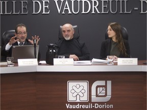 Vaudreuil-Dorion Mayor Guy Pilon, middle, at the City town Hall's council meeting. (Marie-France Coallier / MONTREAL GAZETTE)