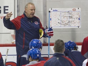 Canadiens head coach Michel Therrien talks to his players at practice at the Bell Sports Complex in Brossard near Montreal Thursday, January 21, 2016  as they prepared to face the Maple Leafs Saturday night in Toronto.