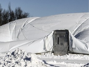 Rips made during snow clearing deflated the sports dome in Baie-D'Urfé, which forced its temporary closure in early 2016. Today, the dome’s owner said the facility isn't economically viable and will soon cease operations.