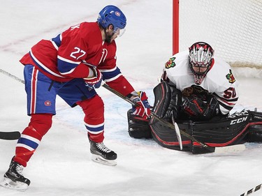 Canadiens' Alex Galchenyuk (27) tries to push puck past Blackhawks goalie Corey Crawford during second period NHL action in Montreal on Thursday January 14, 2016.