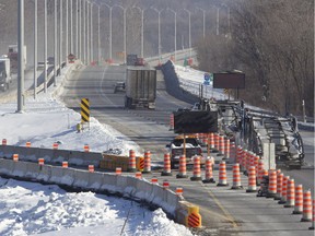 Traffic is diverted for construction on highway 40 eastbound just before the Ile aux Tourtes bridge west of Montreal, Monday January 4, 2016.  Transport Quebec is to announce a reconfiguration of the lanes leading to the bridge, to help solve congestion.