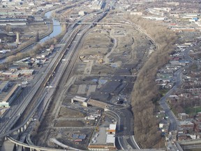 A view of the Turcot interchange  construction project (left) and the Falaise St-Jacques / St-Jacques Escarpment (right) in Montreal, Sunday, April 26, 2015.  (John Kenney / MONTREAL GAZETTE)