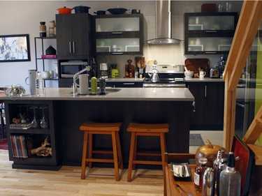 Another view of Renaud Shareck's modern kitchen.  (Marie-France Coallier / MONTREAL GAZETTE)